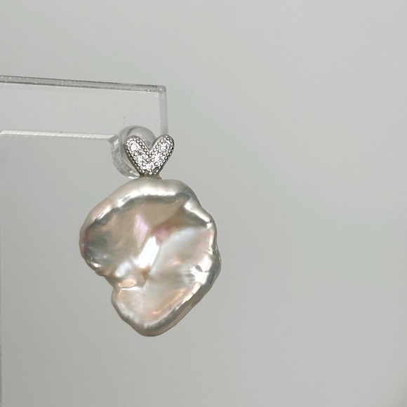 Large baroque pearl earrings - Picture 8 of 8